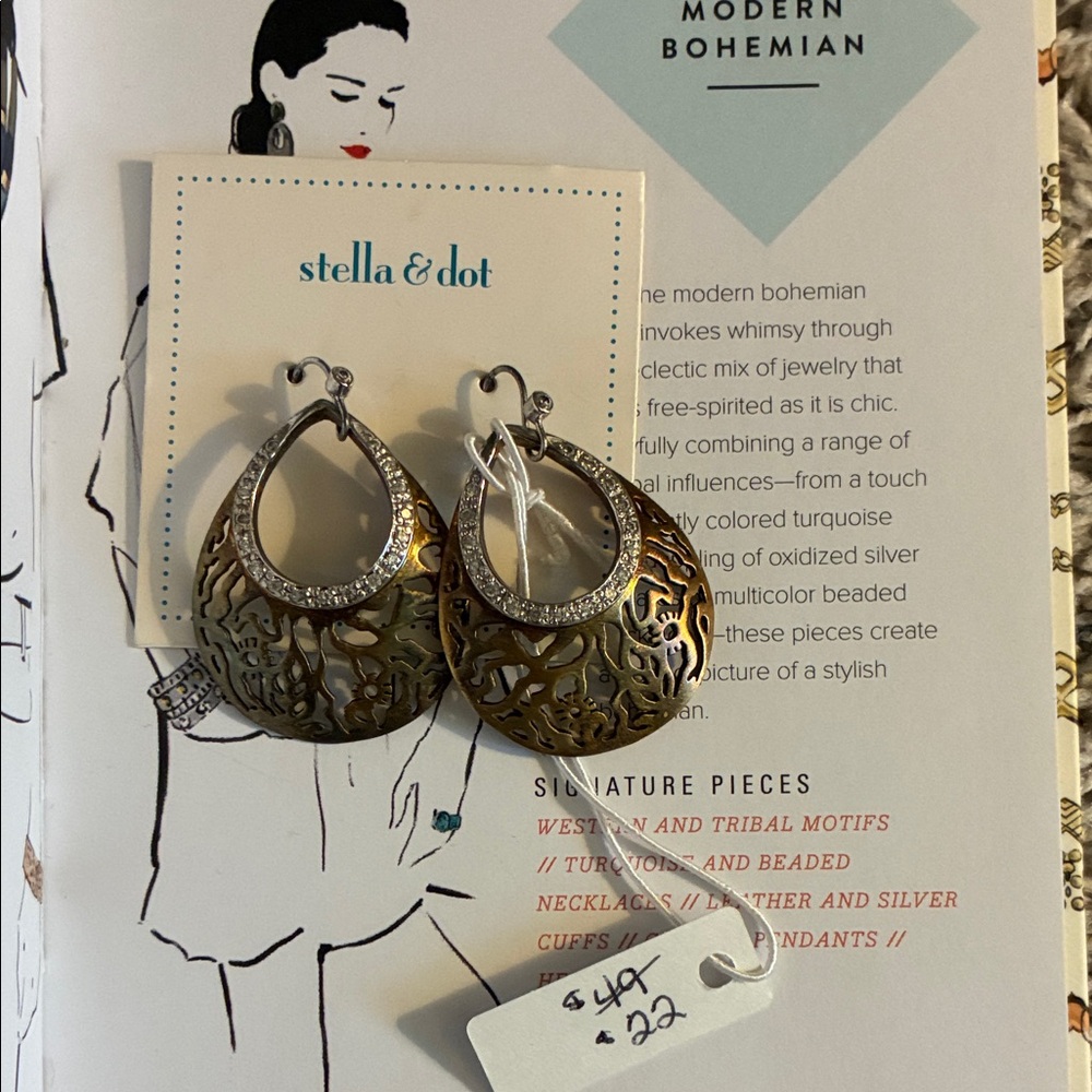 Stella & Dot Gold Jordyn Fillagree Earrings